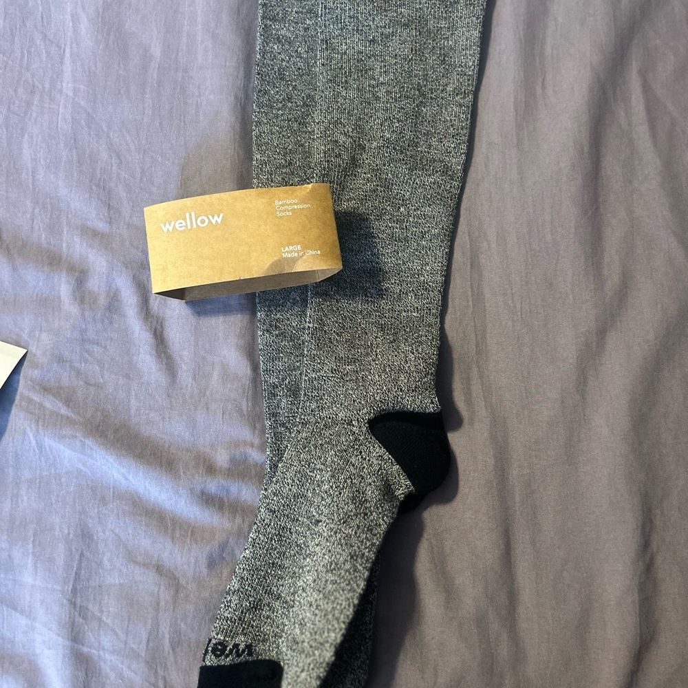 Wellow compression socks sz L